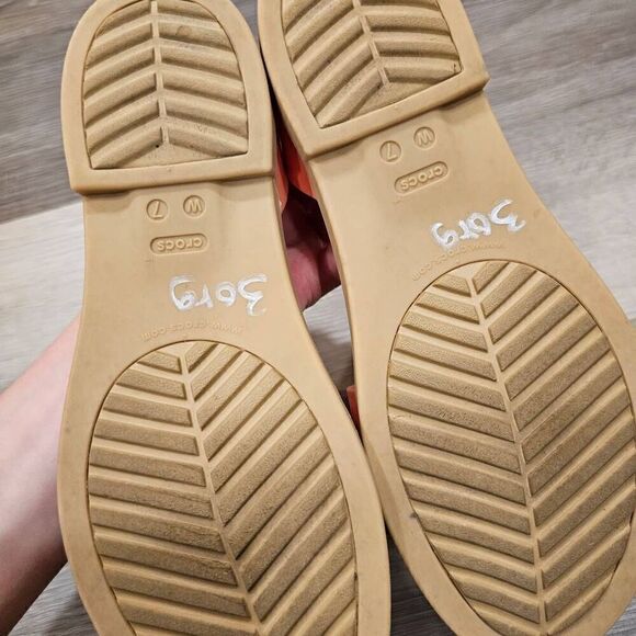 Crocs slippers Peach color flats - Picture 5 of 6